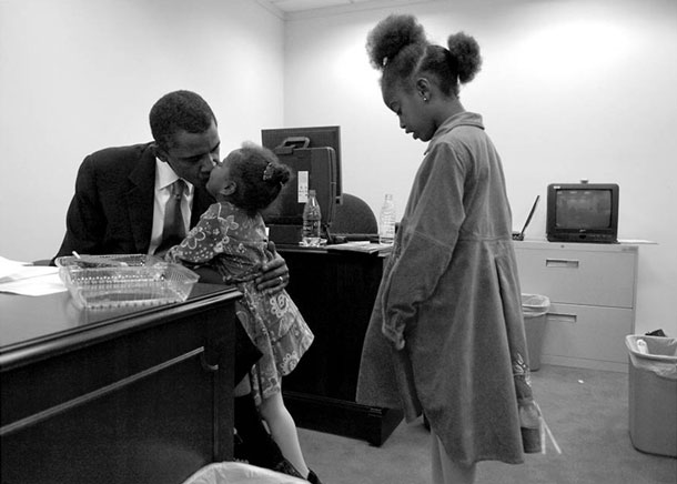 Kissing daughter Sasha | Pete Souza, White House photographer