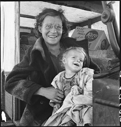 Mother and baby of family on the road | Dorothea Lange (California, 1939)