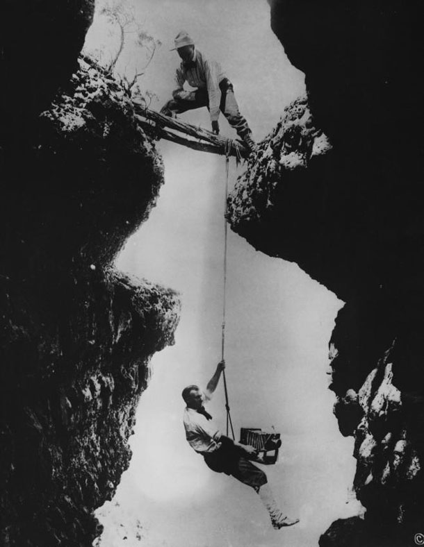 Vertigo taboo: The brothers Emery (bottom) and Ellsworth Kolb were frequently photographed in this pose. It became their hallmark after they put their lives at risk to secure an appropriate image of the Grand Canyon. They used the image on billboards and in their souvenir books. The picture was taken in 1904 and shows Emery attempting to capture an eagle's nest on glass plate. | Grand Canyon National Park / Kolb Brothers