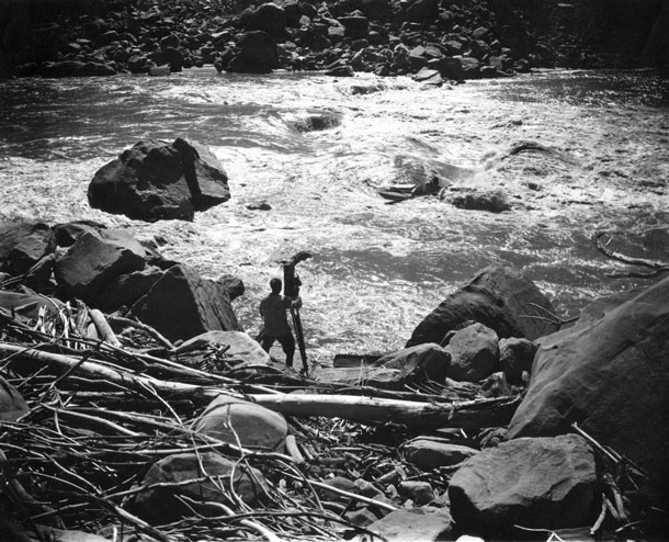 Photos at all costs: On their trip on the canyon's Colorado River, Emery and Ellsworth Kolb intentionally took faster rapids to get movie images as spectacular as possible. Ellsworth even told his brother, "If I capsize, just keep on shooting." | Grand Canyon National Park / Kolb Brothers