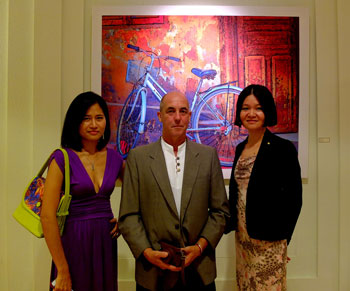 David with curator Jenny and guest at his The Insider Gallery exhibition. | David Holliday