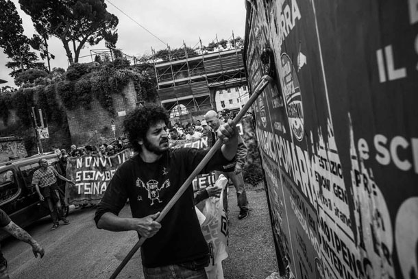 documenting squatters rome lorenzo moscia 15 Europes New Poverty: Documenting Squatters in Rome